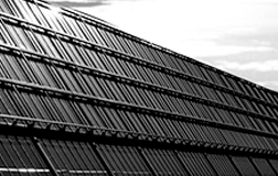 Vista aérea de uma fazenda de painéis solares