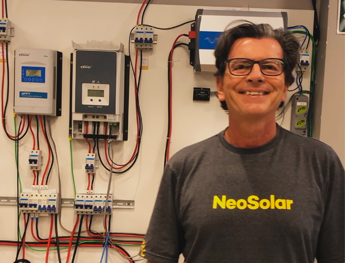 Fotografia do Paulo Frugis, instrutor de cursos sobre energia solar da NeoSolar